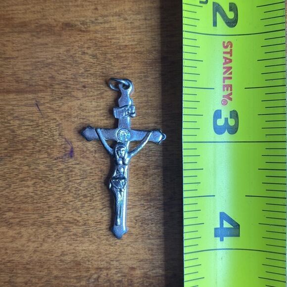 💛 Vintage Gold Plated CZ Crucifix Pendant - Picture 4 of 5